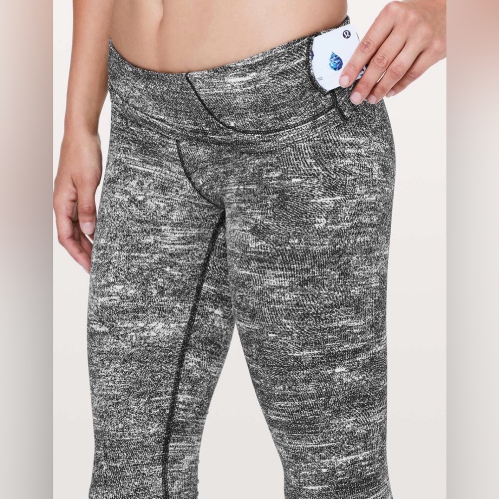 Lululemon Wunder Under Crop (Hi-Rise) *21" in Rush Jacquard Black White size 6